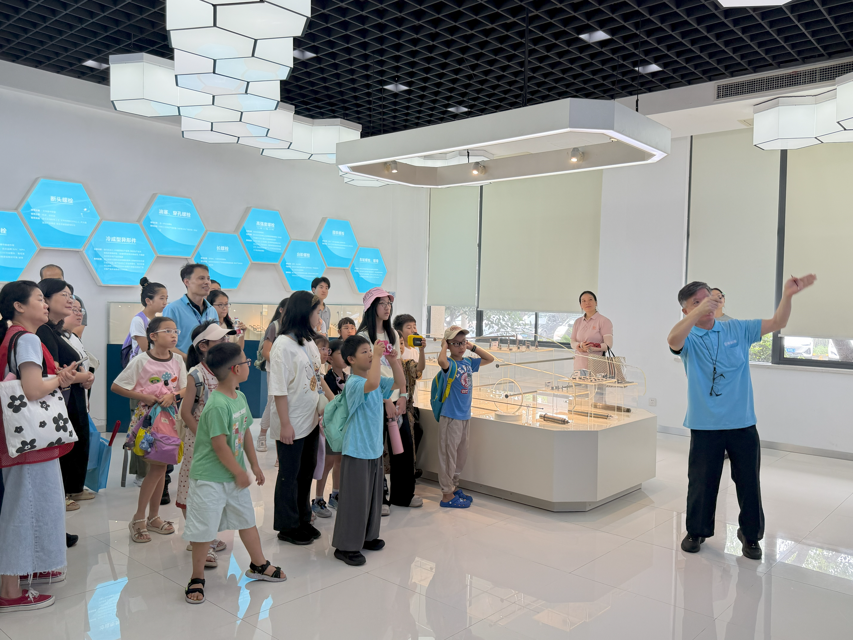 匠心智造启未来，敏达迎来青少年工业研学团